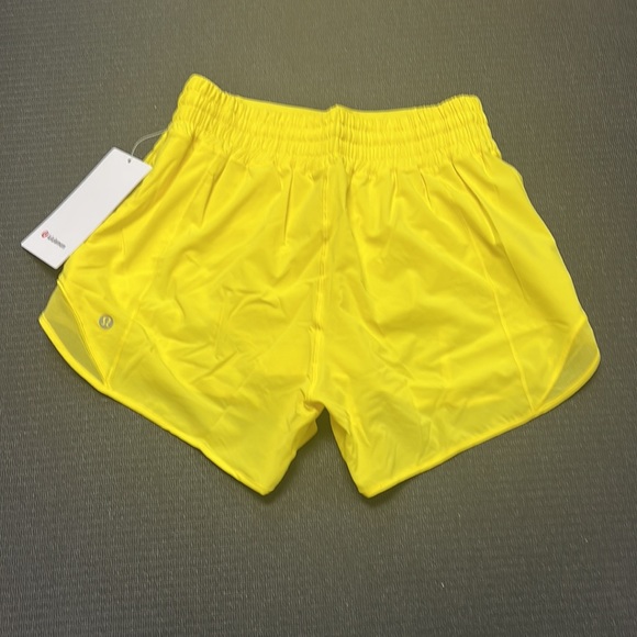 💛LULULEMON HIGH RISE HOTTY HOT SHORT 4”-SONIC YELLOW-6,8,10,12💛 - Picture 7 of 15